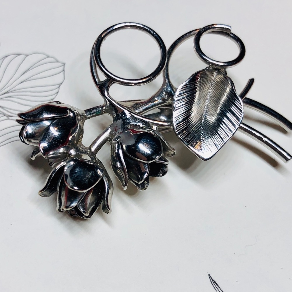 Silver Tone Floral Bouquet Brooch